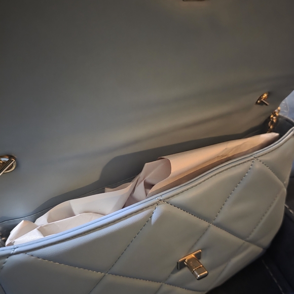 Badgley Mischka Elegant Blue Quilted Shoulder Bag - Picture 5 of 5